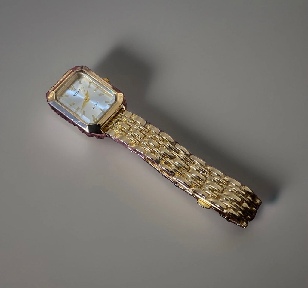 Montre Acier Inoxydable Élégante – Bracelet Maille Dorée Cadran Blanc